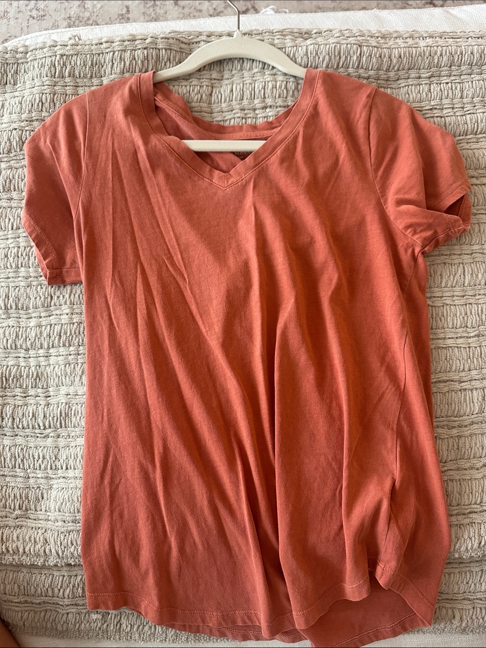Old Navy Women's V-Neck Short Sleeve Tee in Rust Orange